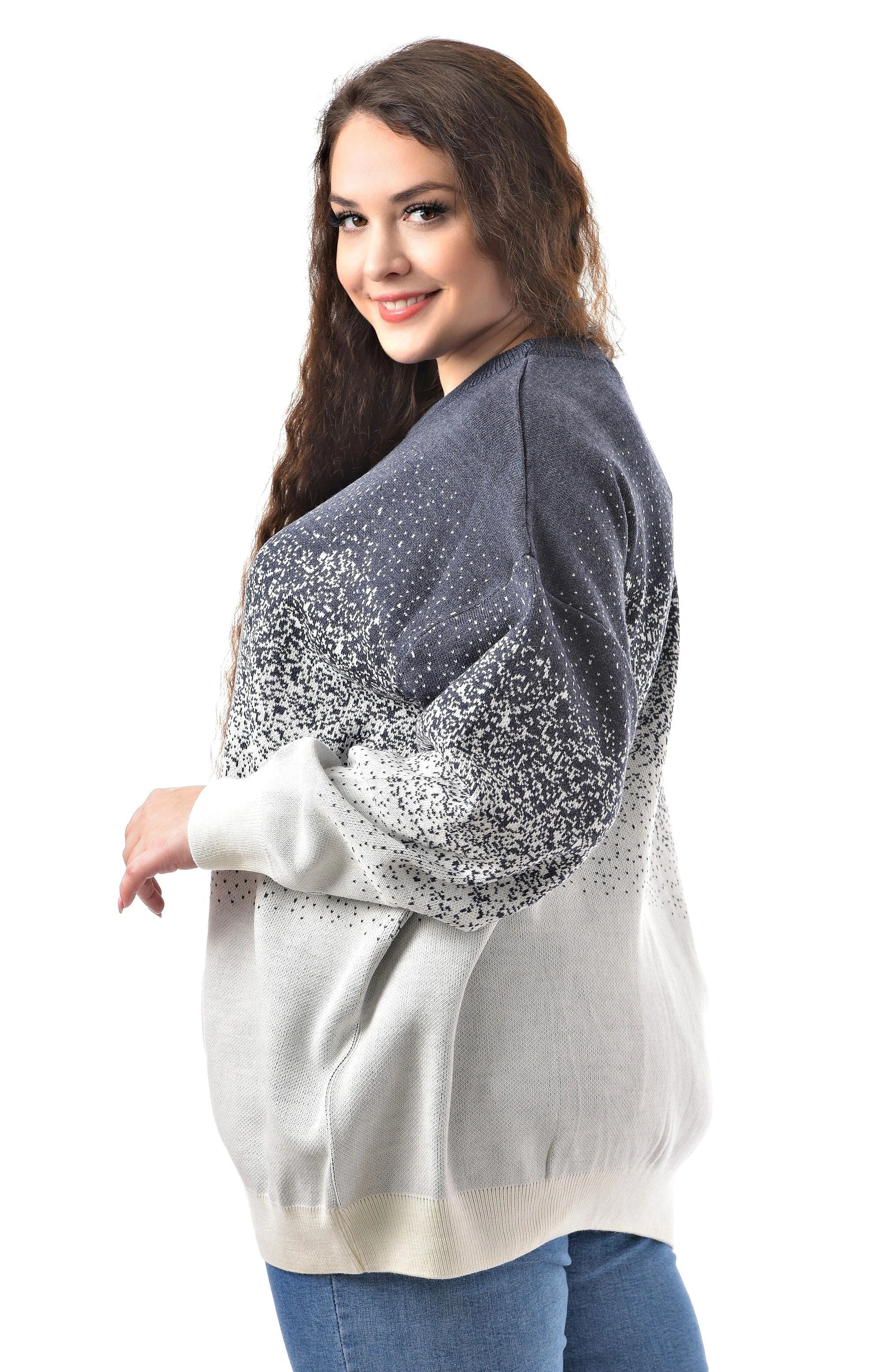 Свитер сине белый градиент большого размера Свитер сине белый градиент большого размера