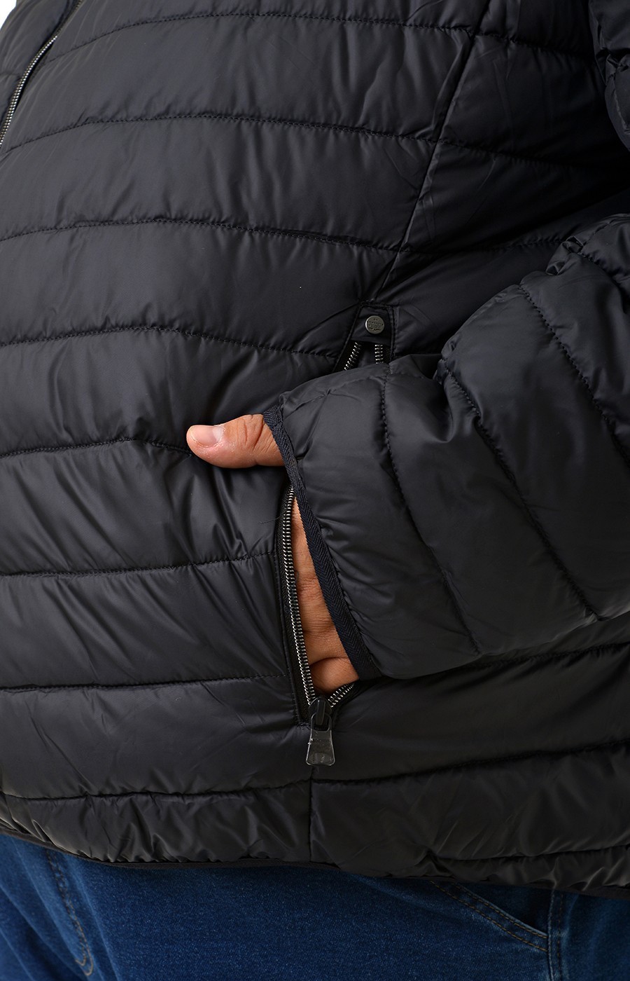 Куртка чёрная стеганая с капюшоном большого размера