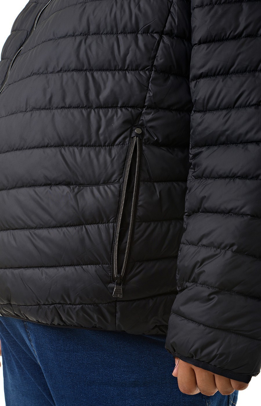 Куртка чёрная стеганая с капюшоном большого размера