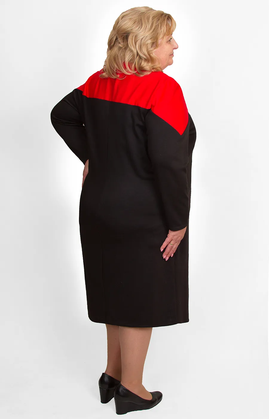 Платье красно-черное большого размера