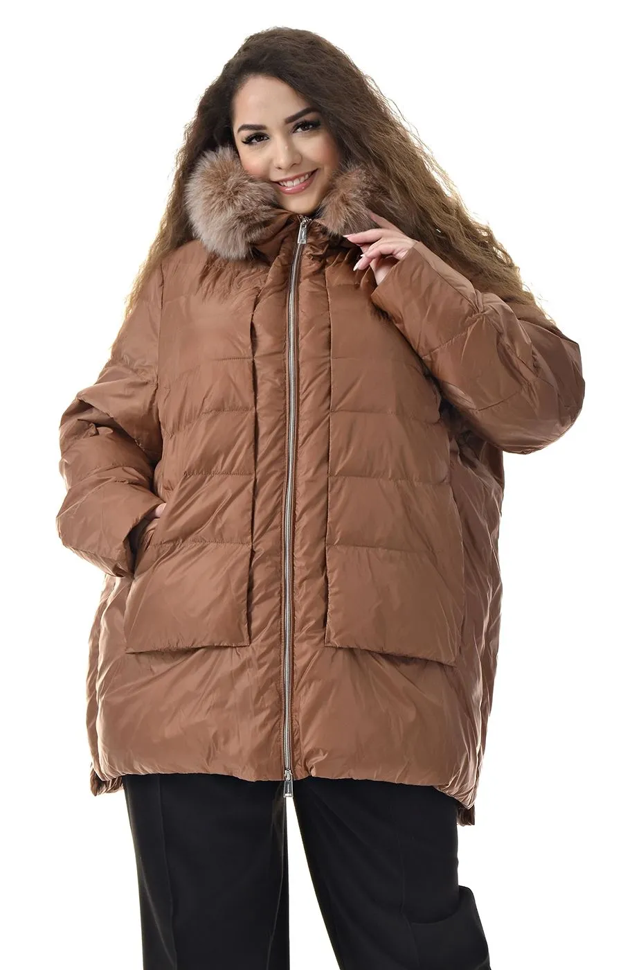 Куртка пуховик карамельного цвета с капюшоном большого размера